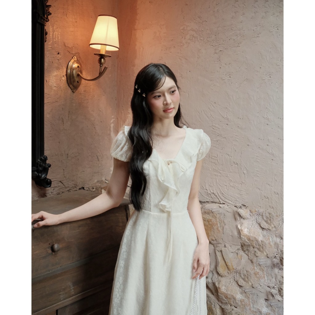 โคควาอิ | LIU DRESS ผ้าไหมเลดี้เรียบหรู เดรสดีไซน์คอระบาย