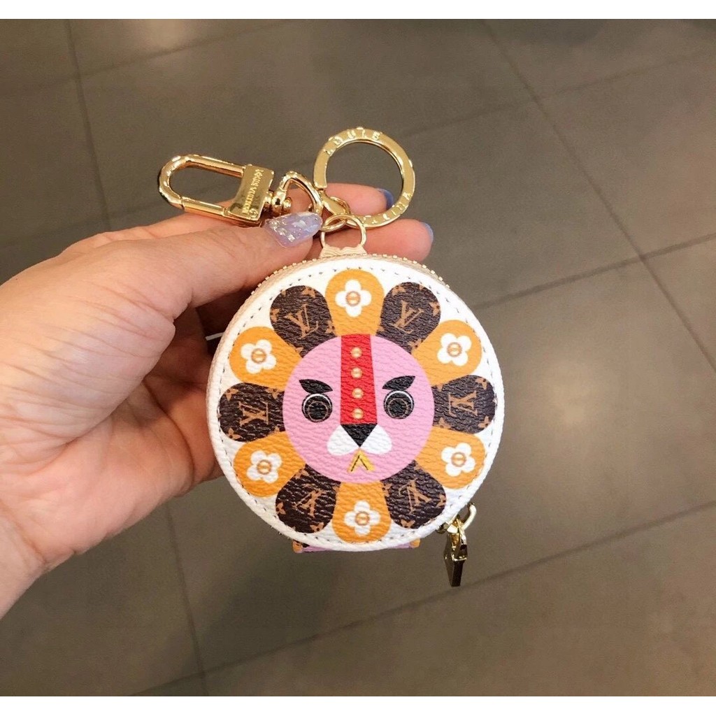 LV Takashi Murakami Co-Branded Pandaman ชุดหูฟังบลูทูธพร้อมพวงกุญแจเครื่องประดับสุภาพสตรีสไตล์ใหม่