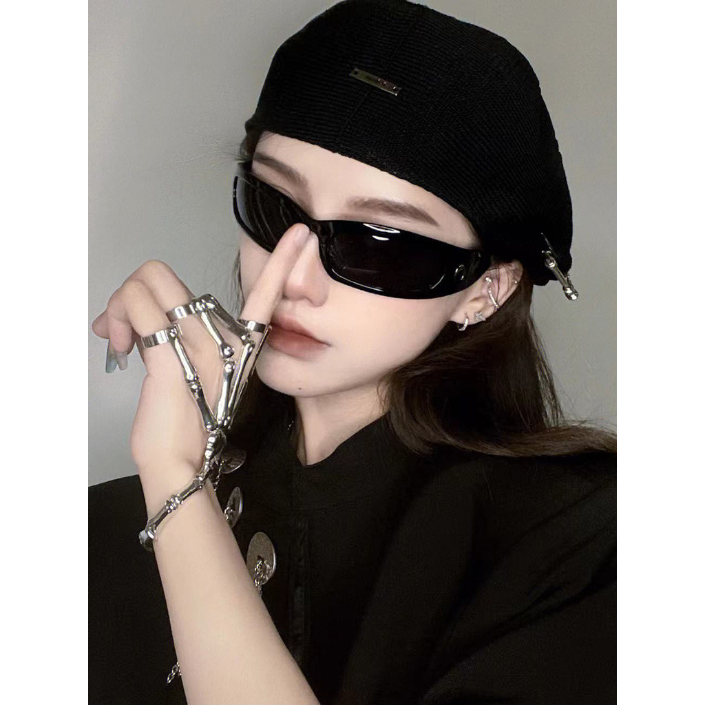 Internet Red Y2K Millennium Style Street Photoshoot แว่นกันแดดสาวร้อนหญิงwuzihao3.my20250926113507