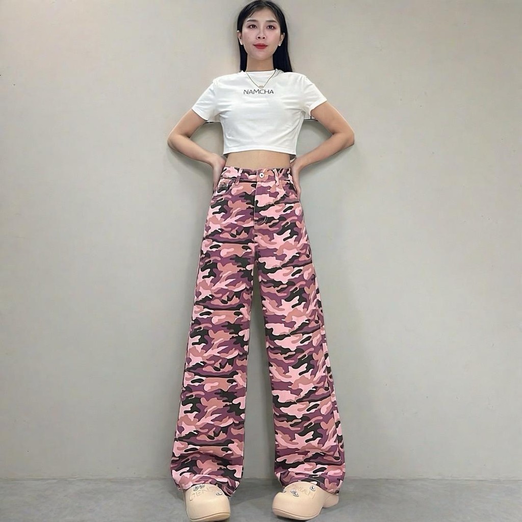 NAMCHA กางเกงยีนส์ กระบอกใหญ่ ยีนส์แฟชั่น กระบอกลิซ่า ลายทหารสีชมพู #NA-2627