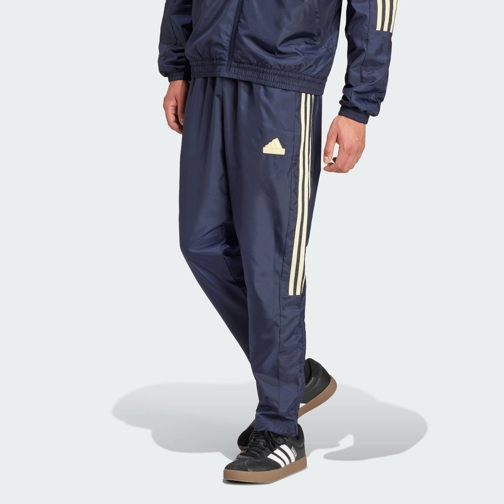 adidas ไลฟ์สไตล์ กางเกงขายาวผ้าทอ House of Tiro ผู้ชาย สีน้ำเงิน IW3582