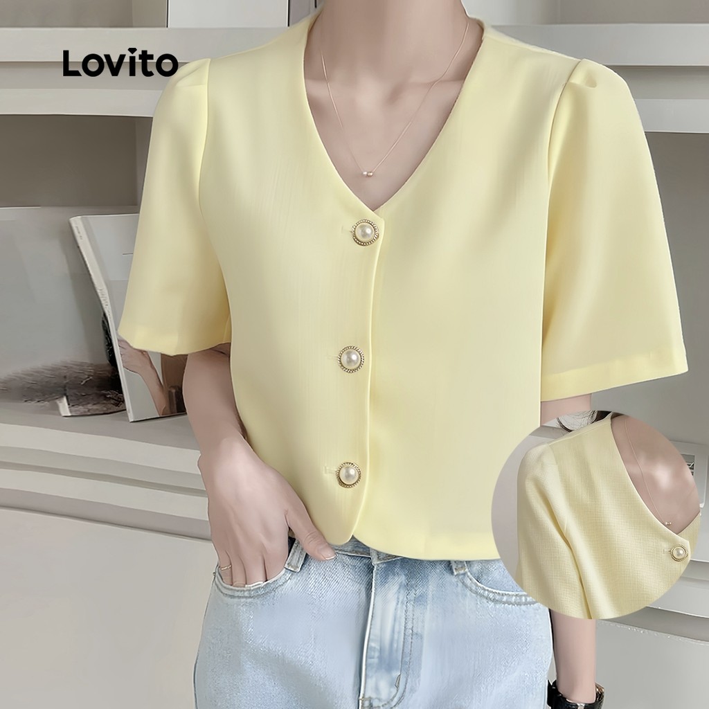 Lovito เสื้อเบลาส์วันหยุดคริสต์มาสสุดหรูหรา กระดุมหน้าจีบ เนื้อผ้าดี ทรงสวย สำหรับผู้หญิง สีเหลือง ทรงฤดูใบไม้ผลิ/ฤดูร้อน L137LD167