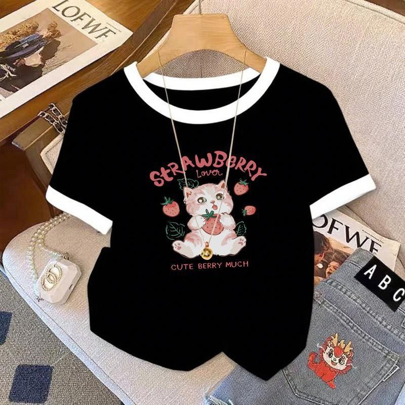 เสื้อครอปสาวอวบ คอกลมแขนสั้นสบาย เนื้อผ้าบางบาง ใส่ไม่อัดตัว รูปทรงสลิมฟิตเข้ารูปแสดงผอมชัดเจน พิมพ์ลายการ์ตูนน่ารักชิค