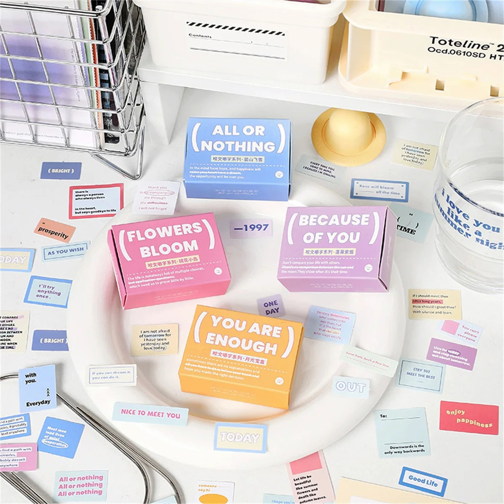 100 ชิ้น/แพ็ค Kawaii คําสติกเกอร์ Junk Journal อุปกรณ์ DIY Scrapbooking วัสดุป้ายไดอารี่ถ้วยโทรศัพท์
