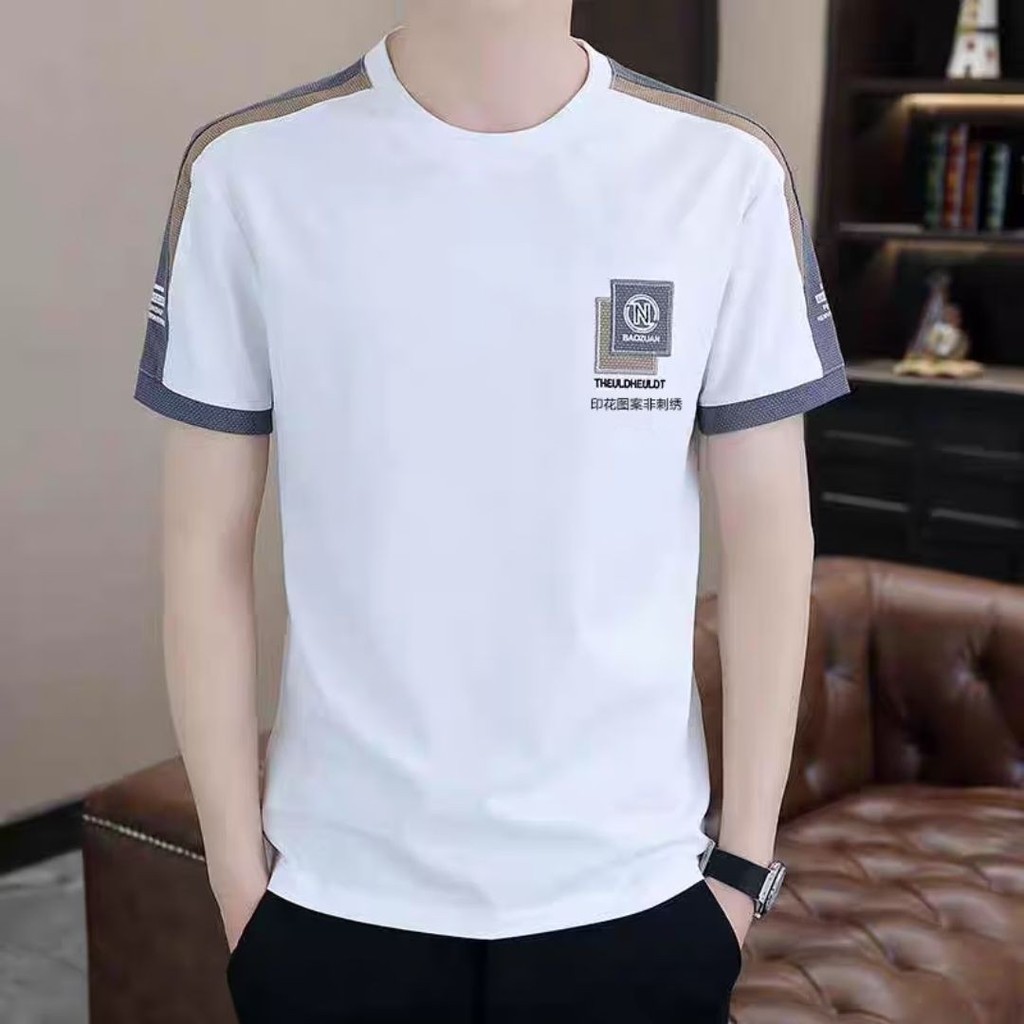2026 เสื้อยืดแขนสั้นผู้ชายสไตล์อังกฤษสตรีทสวมเสื้อยืดลําลองเสื้อผ้าระดับไฮเอนด์ครึ่งแขนด้านบนอินเทรนด์#2026男士短袖t恤英伦风潮牌休闲体恤高级感衣服半袖上衣潮流