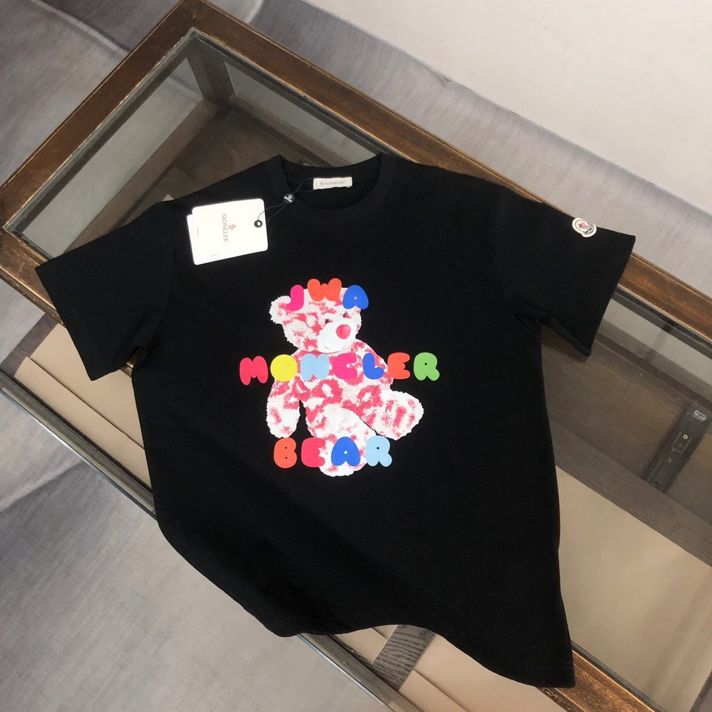 Moncler2026 Moncler 2026 คลาสสิกรอบคอแขนสั้นเสื้อยืดผู้ชายผู้หญิงโลโก้การพิมพ์ Counter Synchronizati