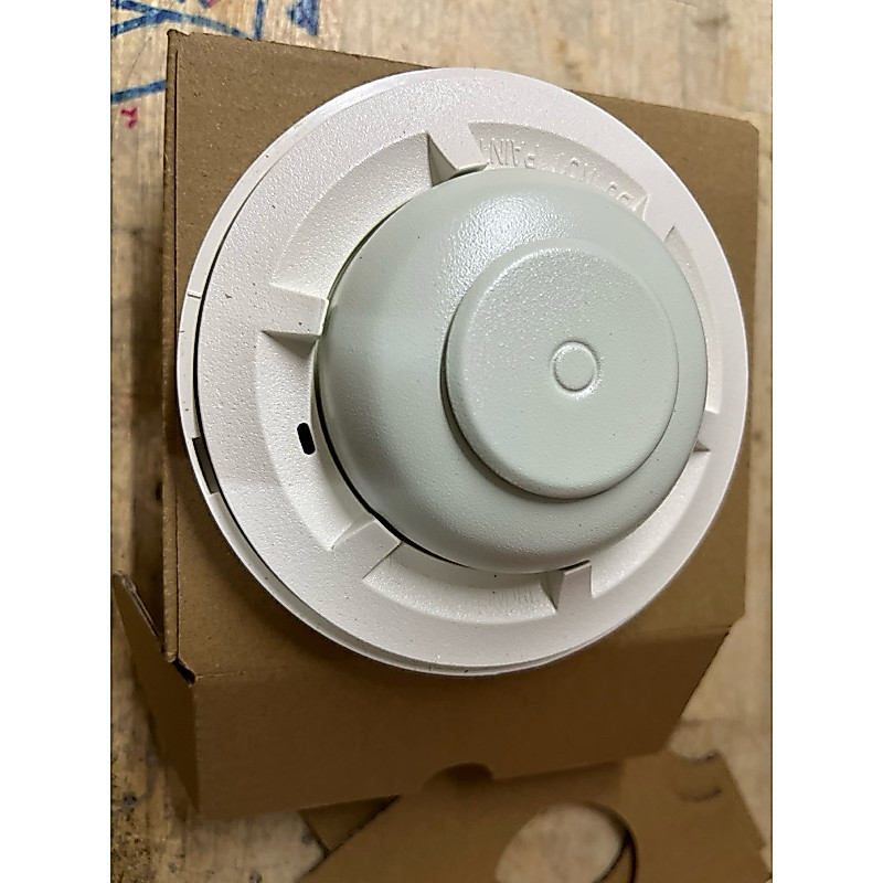 Heat Detector อุปกรณ์ตรวจจับความร้อน 5601p ( ยี่ห้อ System Sensor )