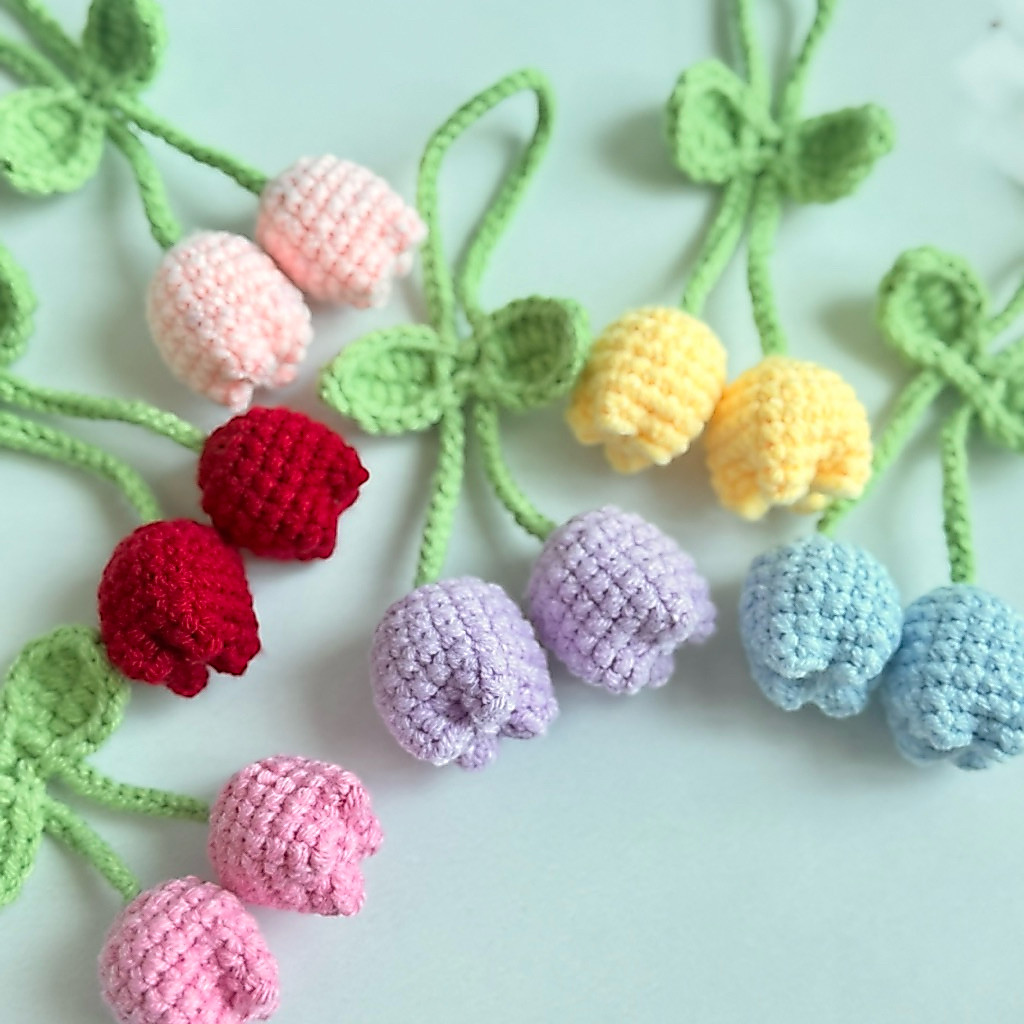 somestuff | crochet tulip keychain พวงกุญแจช่อดอกทิวลิป พวงกุญแจไหมพรม ปรับความยาวใบได้