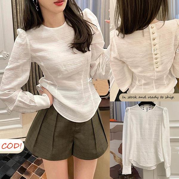 mimi&didi[สินค้าพร้อมส่ง]เสื้อเชิ้ตสีขาวแขนยาวคอกลมแขนโคมไฟปักลาย มีกระดุมด้านหลัง ทรงหลวมระบายอากาศได้ดี สีพื้น#W730