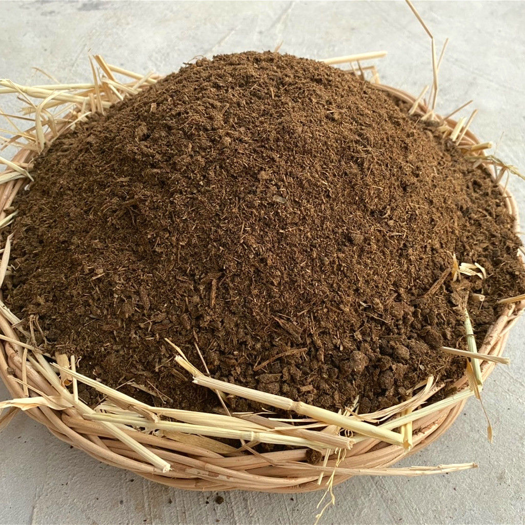 ขี้ไก่แห้งบดละเอียด 900กรัม ปุ๋ยขี้ไก่ล้วนหมัก EM ปุ๋ยคอกออแกนิค ปลอดสารเคมี ไม่มีคว​ามเค็ม ปุ๋ยอินทรีย์