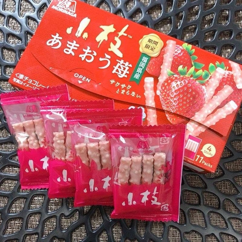 นําเข้า Morinaga Morinaga Twig Chocolate Limited Strawberry Flavour Sandwich Coating Biscuit Bar klo