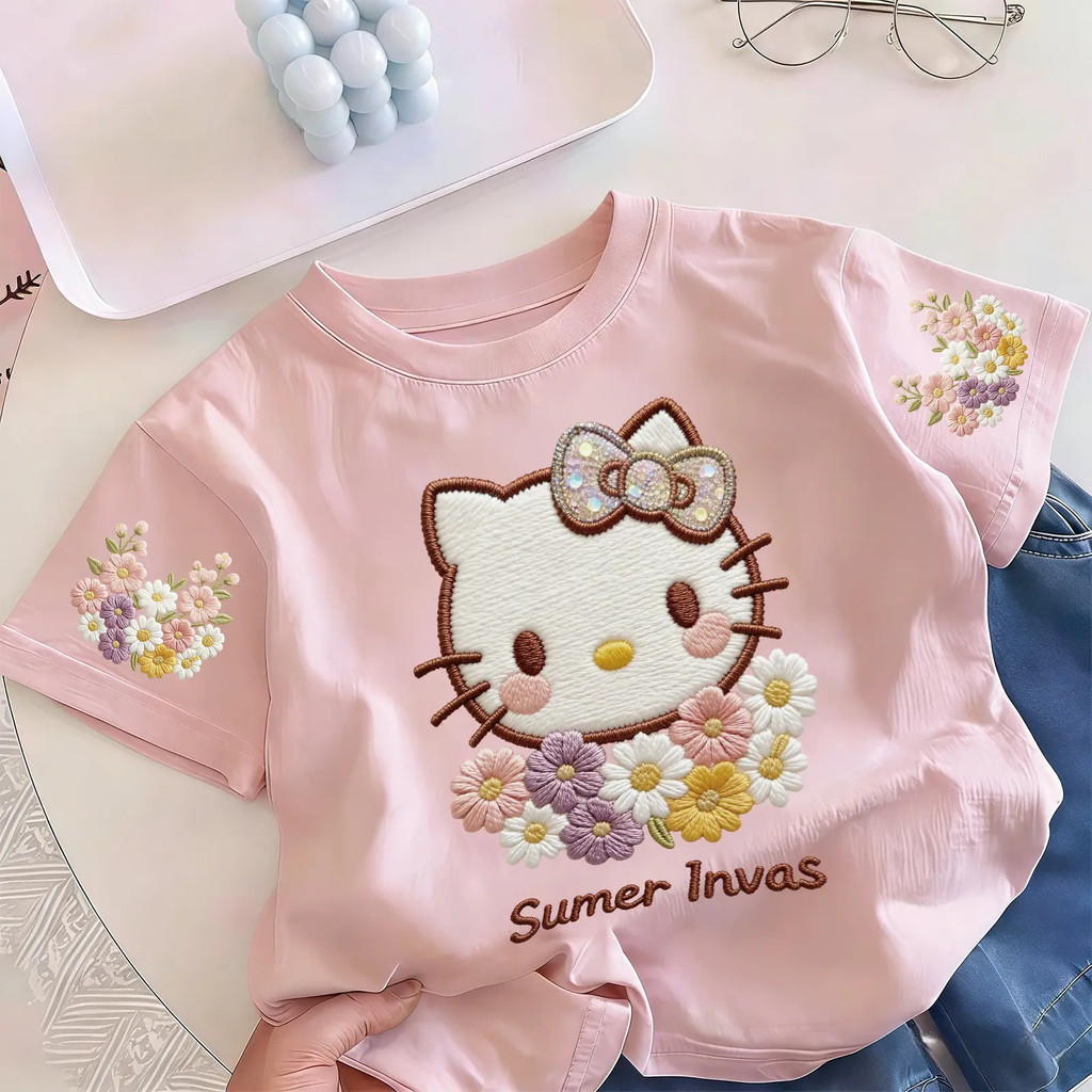 (จัดส่งภายใน 24 ชั่วโมง) HELLOKITTYCAT งานปักเลียนแบบ ลายพิมพ์สติกเกอร์ หวานและน่ารัก สไตล์เกาหลีเรียบง่าย ดีไซน์คอกลม เ