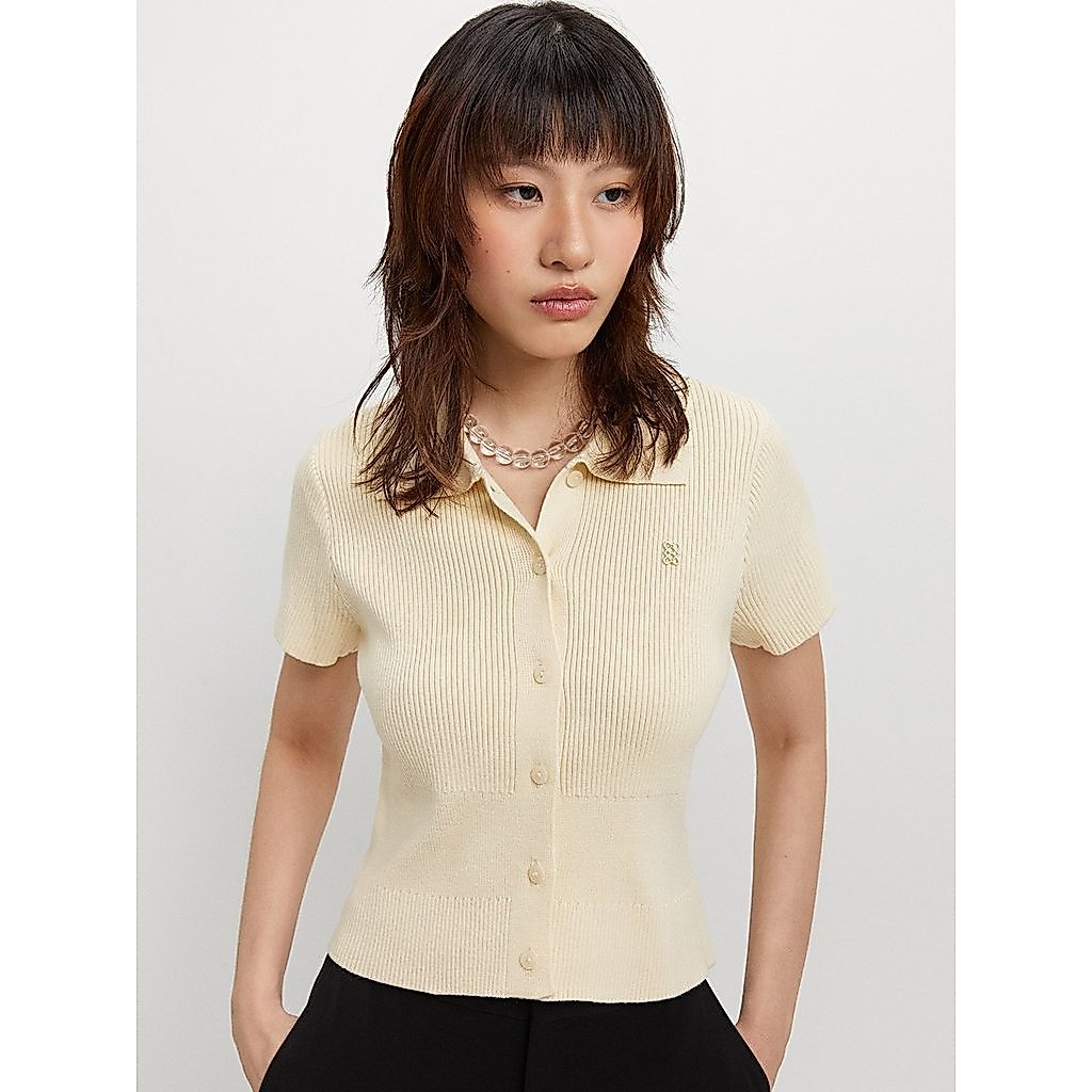 [Pomelo] เสื้อโปโลถักปักลายโลโก้ / Embroidered Logo Knit Polo Top