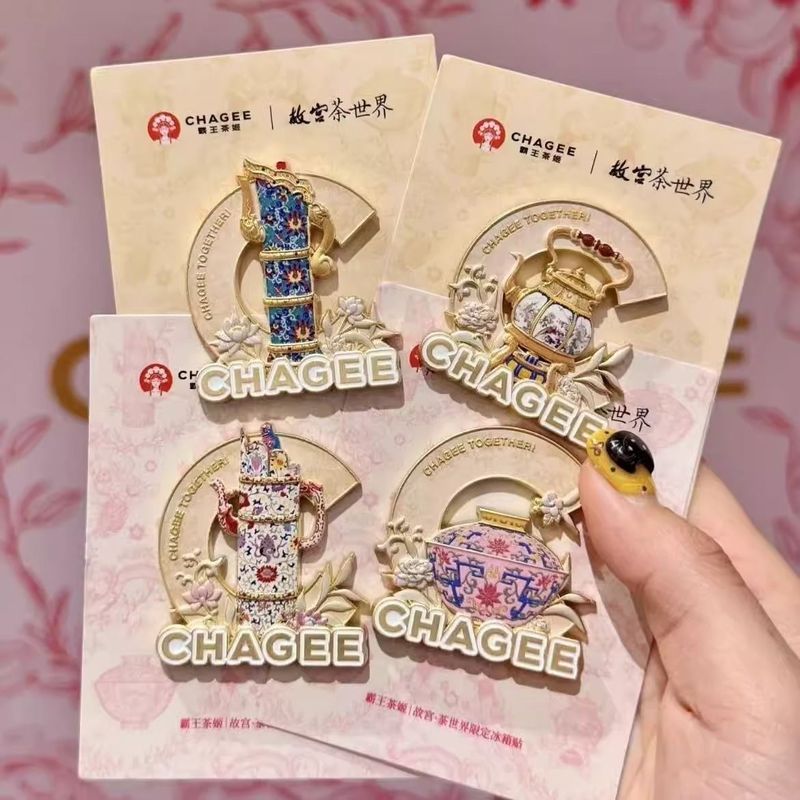 พร้อมสต็อก Overlord Tea Princess Forbidden City Tea World Merchanting สติกเกอร์ตู้เย็นโลหะ Qingqianl