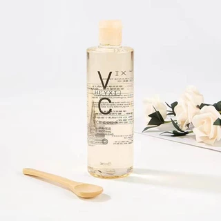 ซื้อ 1 แถม 1 VC ใบหน้ามีความอ่อนโยนและละเอียดอ่อน ช่วยเติมความชุ่มชื้นให้กับผิว โทนเนอร์ช่วยให้สิวหวดำจางลง