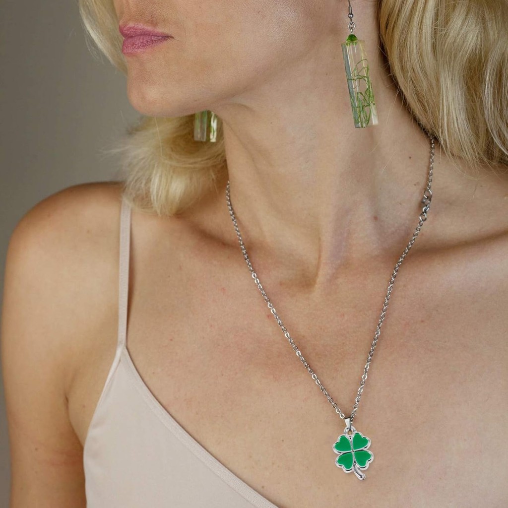 ABOOFAN 50 ชิ้น Lucky Four-Leaf Clover Charm สำหรับตกแต่ง DIY Jewelry และวันเซนต์แพทริก JS2D