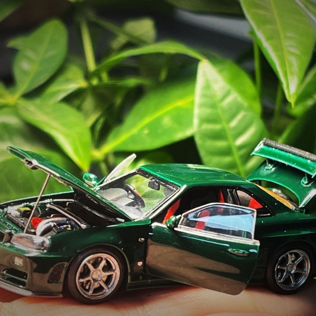 PGM 1: 64 Nissan GTR R34Z-TUNE อังกฤษสีเขียวจําลองรถรุ่นคอลเลกชันเครื่องประดับ