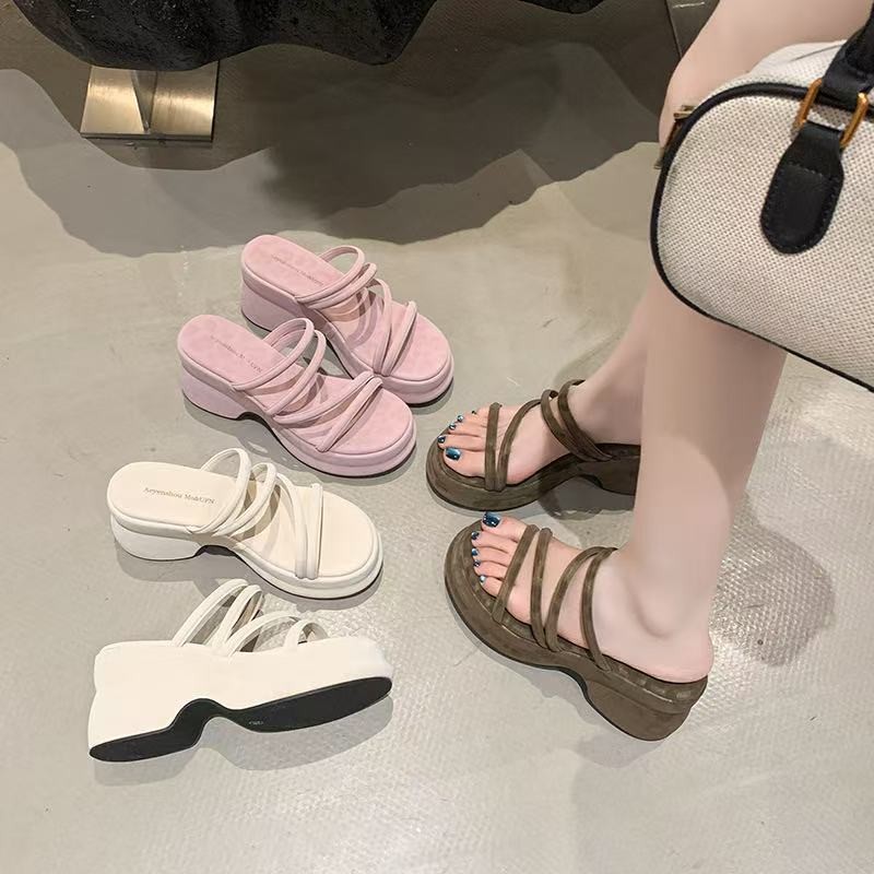 (เท้าผอมเรียว-1ไซสค่ะ)One for all พร้อมส่งจากไทย TX723 รองเท้าแตะส้นเตารีด เพิ่มความสูง หนา3นิ้ว พิมพ์ลายเสือดาว สำหรับผ สินค้า