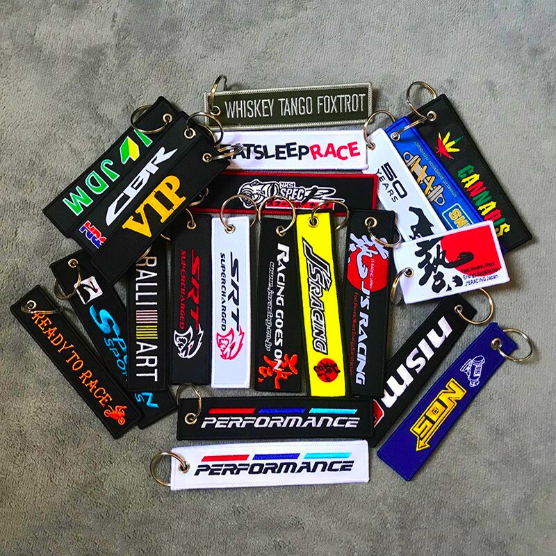 พวงกุญแจสไตล์รถแข่ง JDM พร้อมองค์ประกอบ Spoon และ Mugen