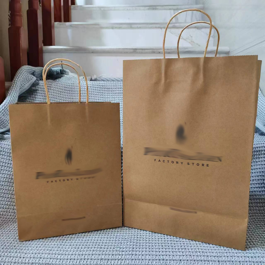 ถุงกระดาษคุณภาพพรีเมี่ยมพร้อมหูหิ้วสําหรับเสื้อผ้า, เสื้อโปโลและเสื้อยืด, บรรจุภัณฑ์เครื่องแต่งกายที่เป็นมิตรกับสิ่งแวดล้อม,