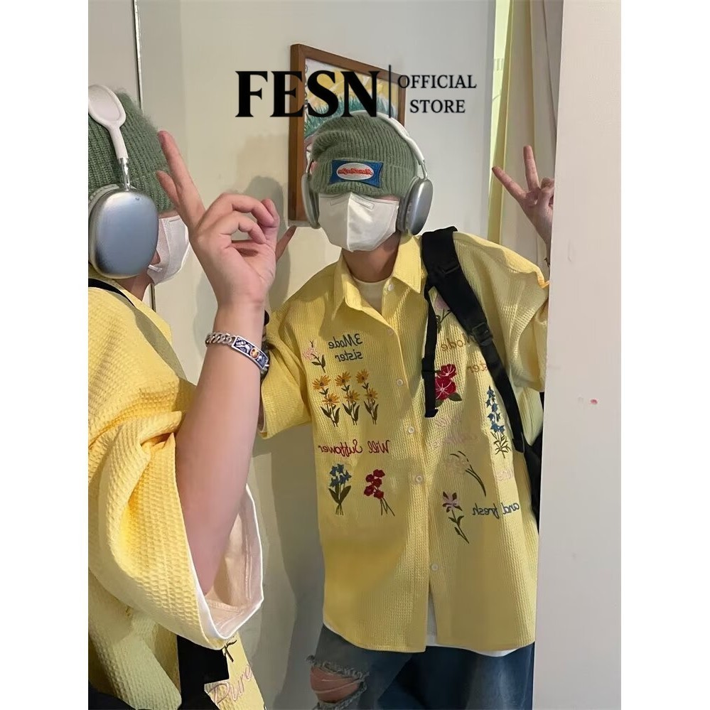ย้อนยุควาฟเฟิลดอกไม้ที่มีสีสันปักเสื้อแขนสั้นผู้ชายผู้หญิงฤดูร้อนหลวมสไตล์ขี้เกียจเสื้อลําลอง