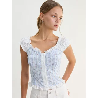 [Pomelo] เสื้อเบลาซ์คอกว้างลายดอกไม้แต่งขอบระบาย / Ruffle Trim Gingham Floral Blouse