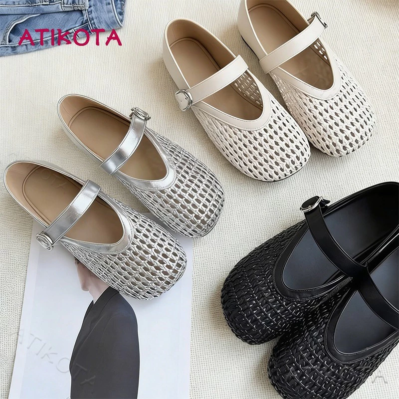 Atikota รองเท้าส้นแบนปิดหัวแบบผูกหัวเข็มขัดสำหรับผู้หญิง ดีไซน์ลายตาข่าย พื้นนุ่ม กันลื่น สวมใส่ได้ทุกวัน