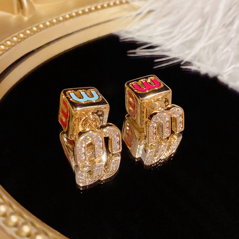 ต่างหู ทองแดงชุบ 18K ตัวอักษรทองแท้ Rubiks Cube Micro-Inlaid Zircon หยดเคลือบต่างหูสุภาพสตรีเครื่องประดับ