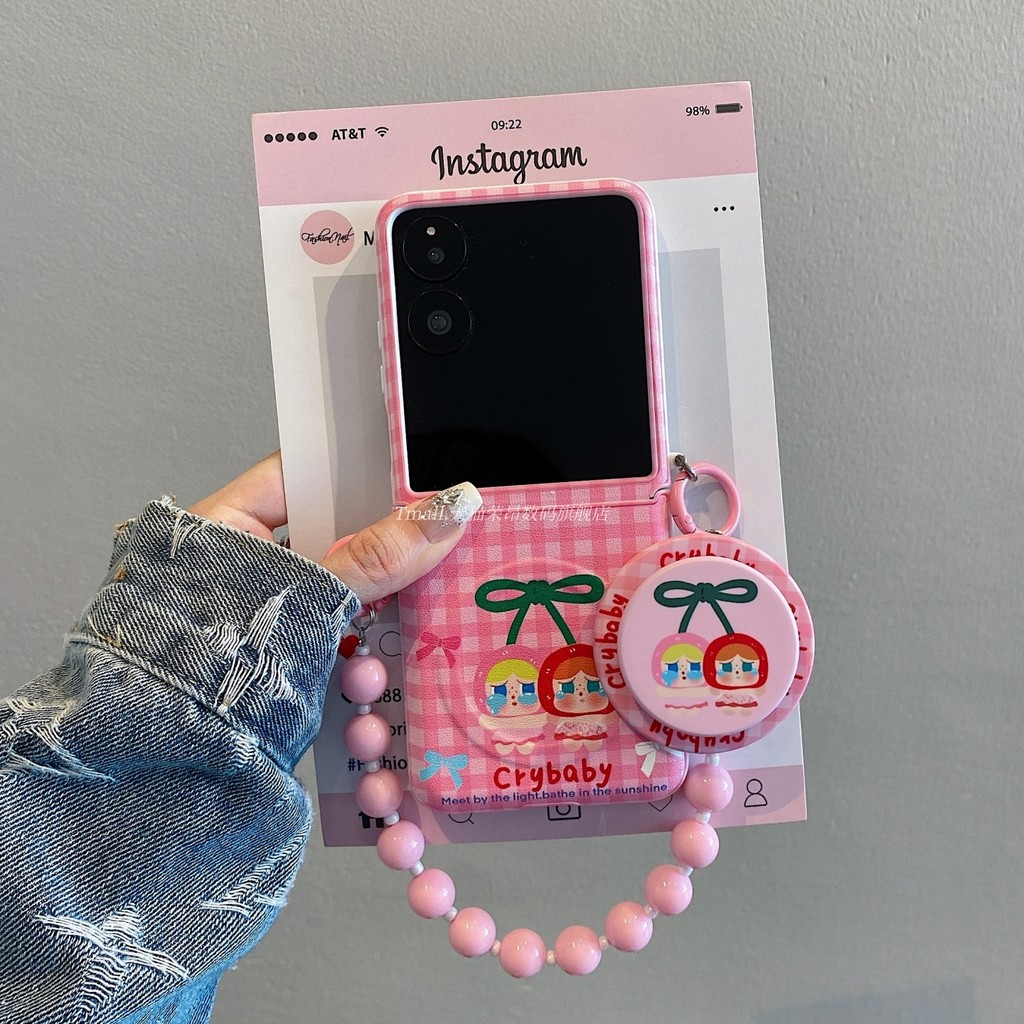 Samsung Galaxy Z Flip7 สําหรับ mixflip2 เคสโทรศัพท์หน้าจอพับ Samsung zflip6 flip5 flip4 การ์ตูนแป้งตารางสองเชอร์รี่ร้องไห้ทารกวงเล็บดูดแม่เหล็ก pocket2purax เชือกเส้นเล็ก