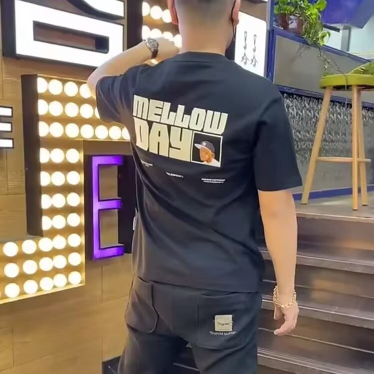 2025 Influencer Street Wear สไตล์ใหม่ Bottoming เสื้อใหม่รอบคอ All-Match เสื้อยืดฤดูร้อนผู้ชายพิมพ์ต