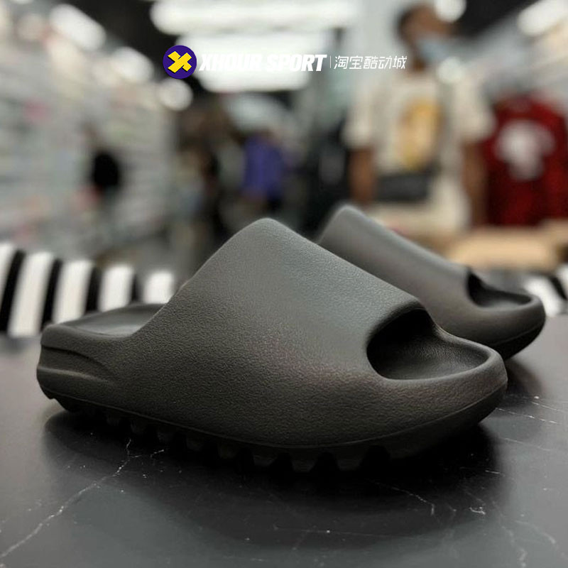 Adidas Yeezy Slid สีดํา Onyx รองเท้าแตะทันสมัยHQ6448