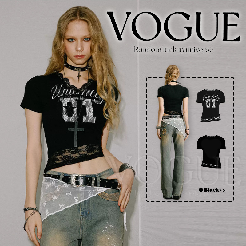 Vogue🌟พร้อมส่ง🌟 เสื้อแขนสั้น คอวีแต่งลูกไม้ ดีเทลสกีนตัวเลข สีดำ (FY455)