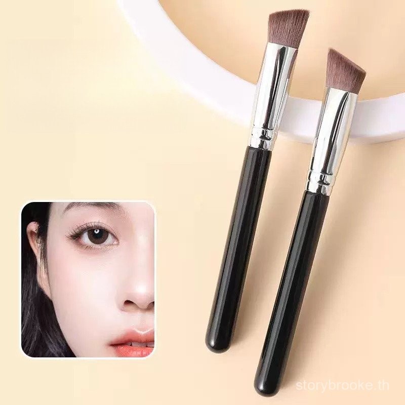 สามเหลี่ยมเน้นแปรงแปรงคอนซีลเลอร์ Precision Tear Trough Face กลาง Nasolabial พับ Contouring Iron แปรงแต่งหน้า Ultra Soft 2RZZ