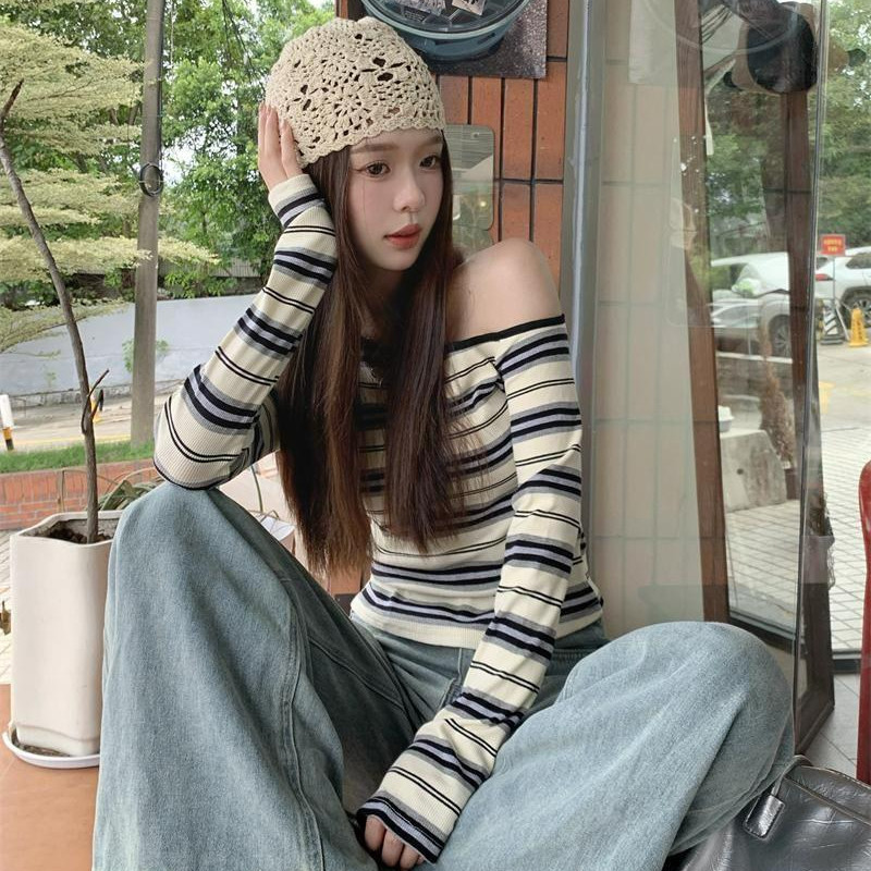 เสื้อแขนยาวลายทางดีไซน์เปิดไหล่ที่ทันสมัยและเซ็กซี่ของผู้หญิง - รูปที่ 2