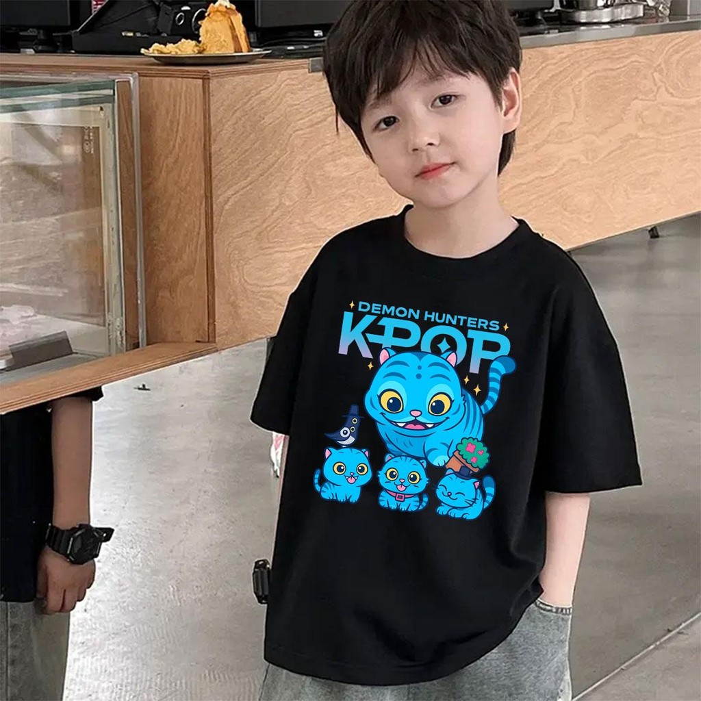 (จัดส่งตลอด 24 ชั่วโมง)พร้อมส่ง  เสื้อยืดแขนสั้นเด็ก Kpop Demon Hunters ลายพิมพ์ เสื้อยืด cotton 100 คอกลม J402