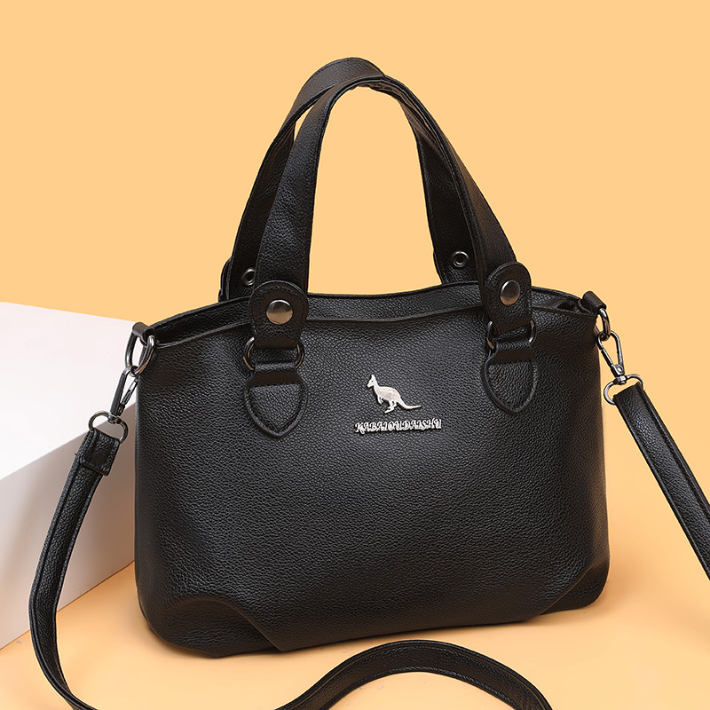 กระเป๋าคลัทช์หนังนุ่มสำหรับผู้หญิง อายุมากกว่าวัยกลางคน ดีไซน์เรียบหรูและเหมาะสำหรับเดินทาง ออกแบบมาเพื่อความสะดวกของผู้สูงอายุ