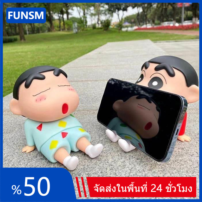 ที่วางโทรศัพท์ Crayon Shin chan Lazypods วงเล็บคอสเพลย์อะนิเมะ COD สต็อกรูปตุ๊กตาของเล่นสําหรับของขวัญเด็กคอลเลกชันเครื่องประดับรถบ้านเค้กตกแต่ง Mobi
