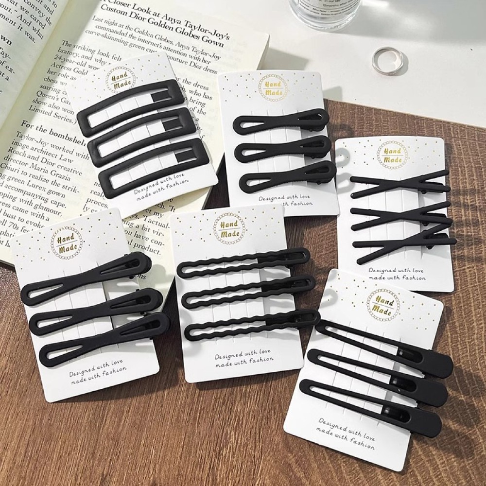 ที่คีมผมผู้หญิง 2025 สีดำ คลิปหน้าม้าสั้นข้าง ดีไซน์เรียบง่าย ที่คาดผมสไตล์ดักบิลล์ ✨kuike106.th✨