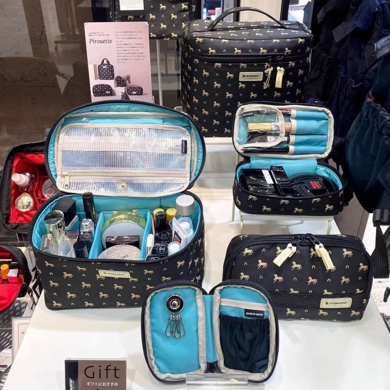 พร้อมสต็อก Japan ARTISAN & ARTIST เคสเครื่องสําอางปักลายโพนี่ความจุขนาดใหญ่ที่เก็บเครื่องประดับกระเป