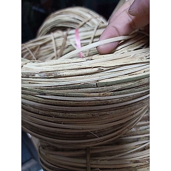 หวายเส้น เส้นหวายแท้ 100% ยาวประมาณ 230 cm. มัดละ 100 เส้น หวายงานจักสาน หวายเส้นเล็ก หวายเล็ก เส้นหวาย หวายเส้นแบบผ่า
