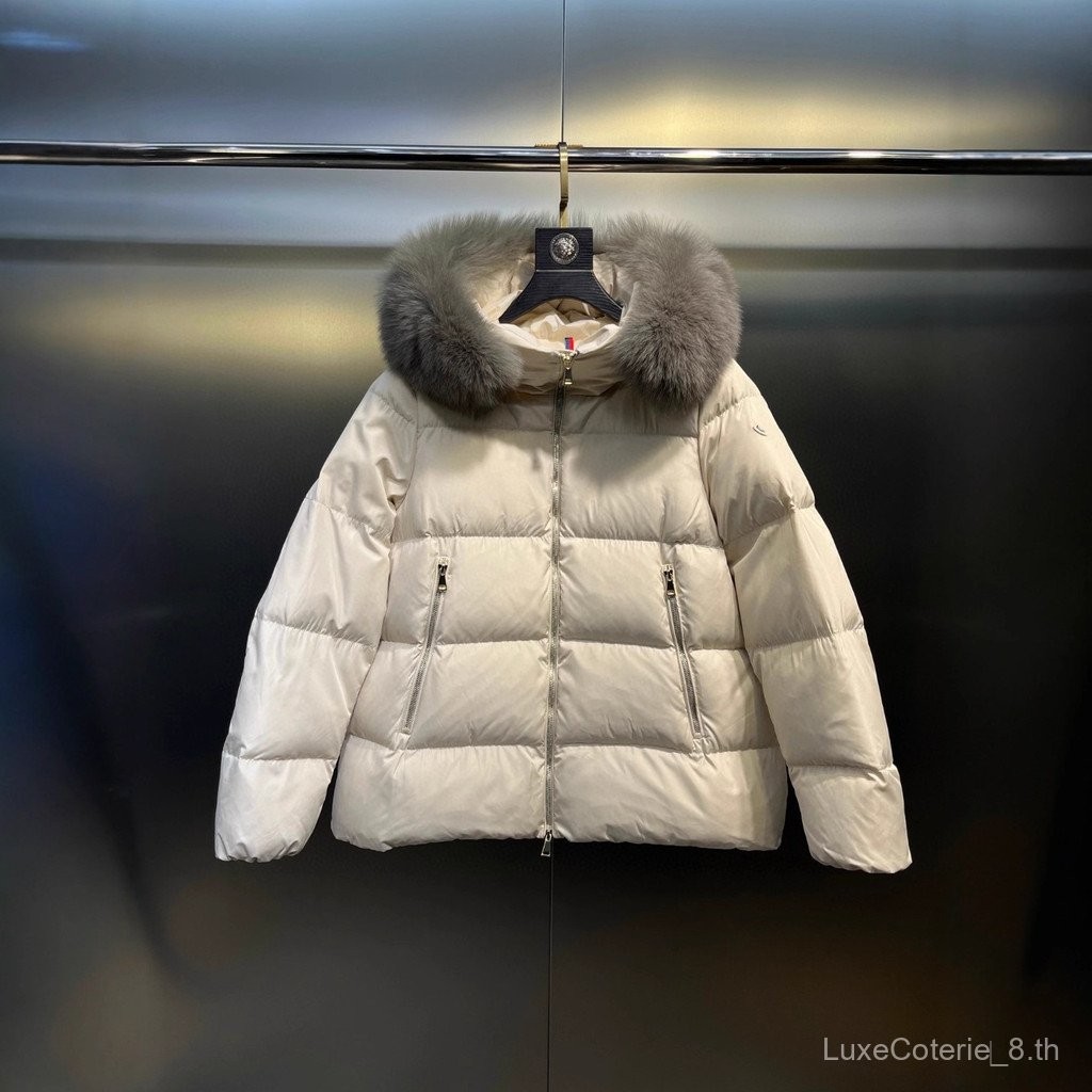 แจ็กเก็ตขนเป็ดทรง A-line ลายห่าน สีขาว พร้อมชิปรหัส NFC