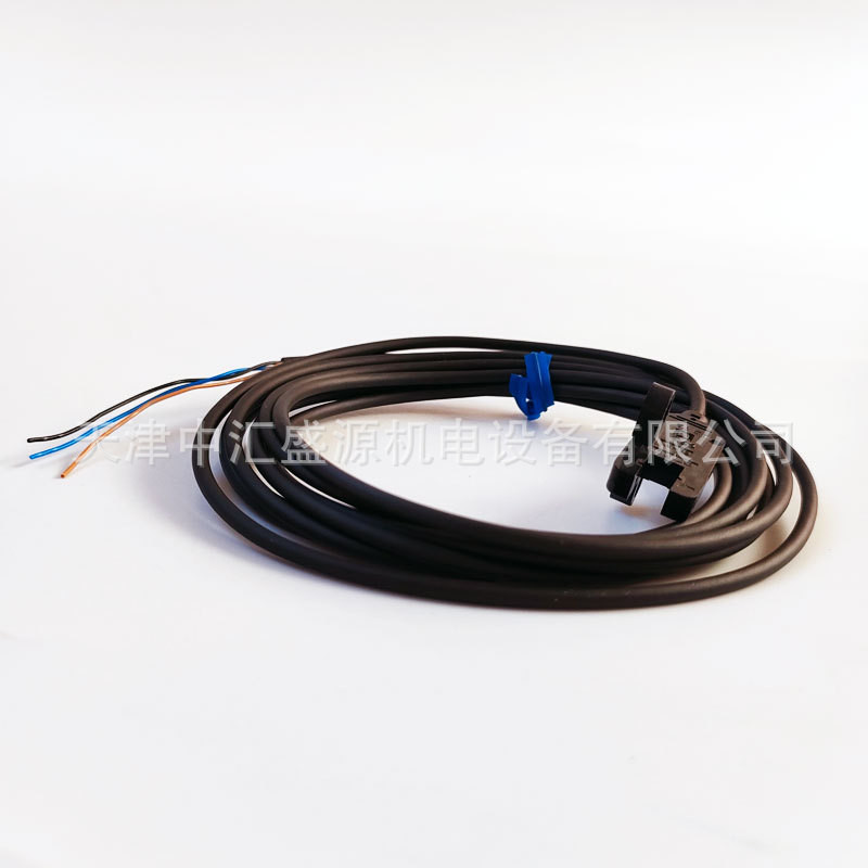 Omron EE-SX951P-W โฟโตอิเล็กทริคเซนเซอร์ 5 มม. ชนิดฉีด EE-SX951P-W 1M สวิตช์โฟโตอิเล็กทริค