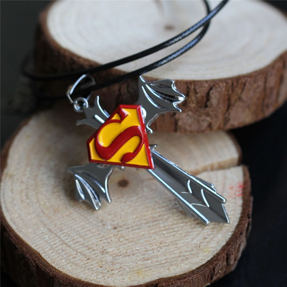 Superman สร้อยคอภาพยนตร์ 3yy สินค้าสามารถโลหะผสมจี้ super-man แขวนหมุน