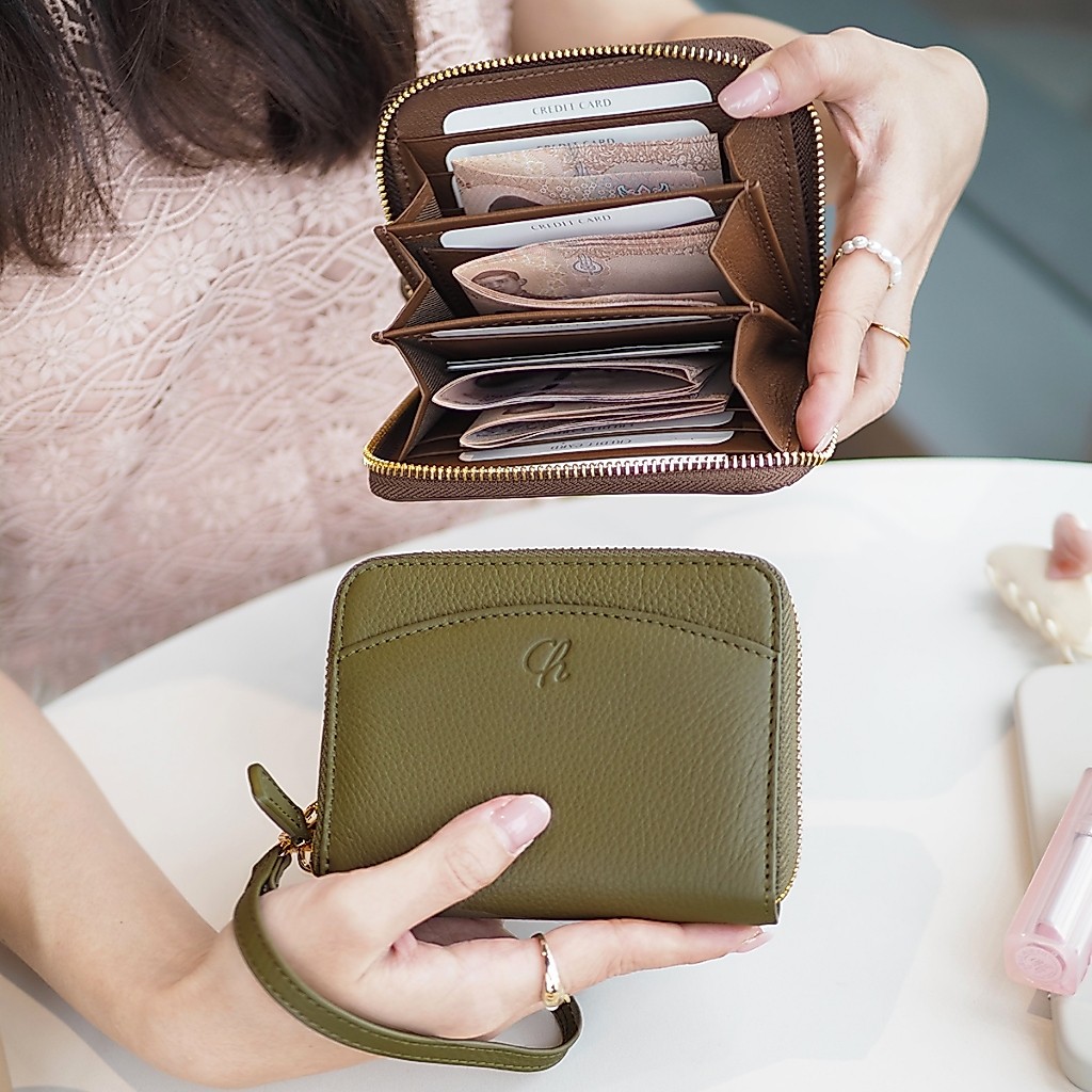 ซิปรอบขนาดกลางช่องแบ่งมากเป็นสัดส่วน ฟรี!สายคล้องมือ นุ่มทรงสวย Charm Zip-Around Wallet, Charin bag