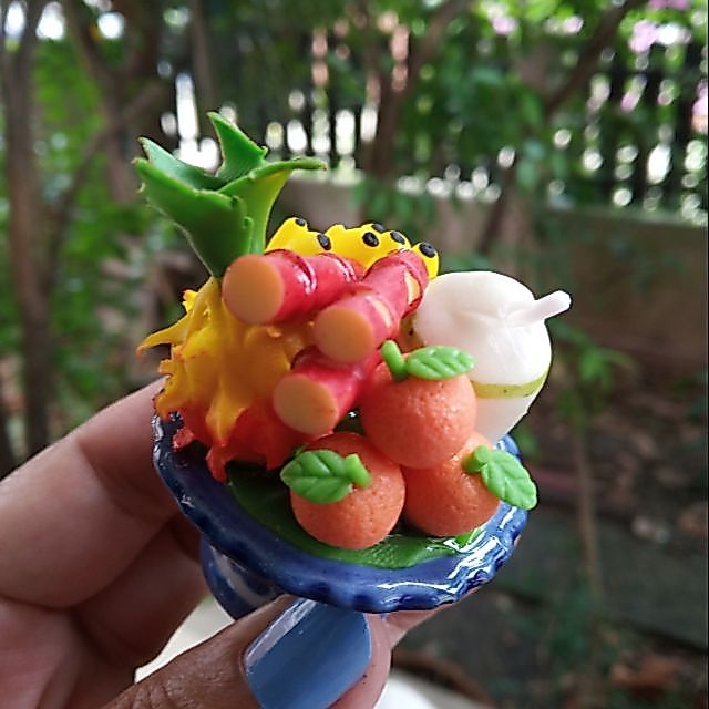 พานผลไม้ 5 อย่าง(องุ่นเขียว;ส้ม;แก้วมังกร)ดินปั้น