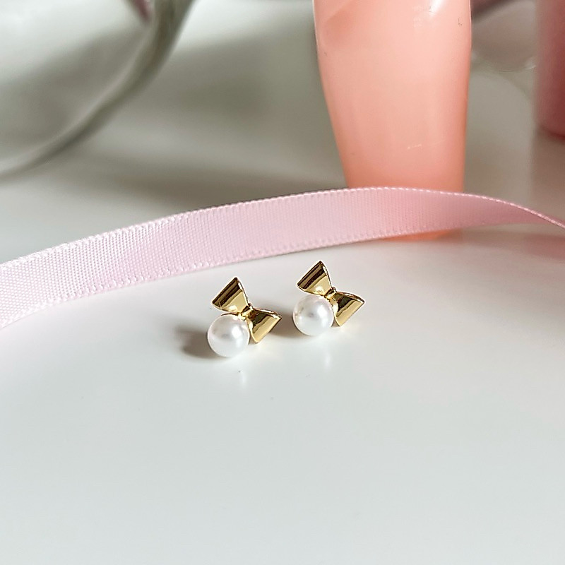 CHARM ต่างหู bow pearl stud earring / nickel free แพ้ง่ายใส่ได้นะคะ