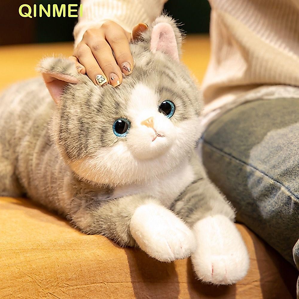 QINMEI ของเล่นตุ๊กตาลูกแมว, นอน Prone ตุ๊กตาแมวเหมือนจริงน่ารัก, ตุ๊กตาสัตว์เลี้ยง Cuddly เนื้อนุ่มน่ารักจําลองแมวให้