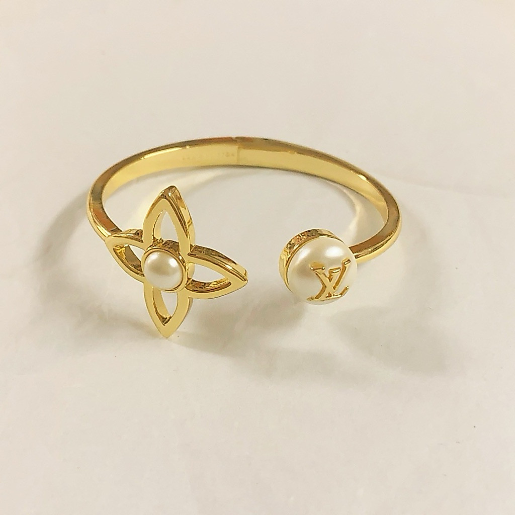 พร้อมส่ง ต่างหู กำไลข้อมือ ดอกไม้ | L BLOSSOM EARRING