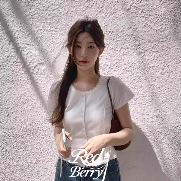Red Berryเสื้อเชิ้ตสีขาวแฟชั่น 2025 ฤดูร้อน สไตล์ฝรั่งเศส เสื้อเชิ้ตเอวสั้น แขนสั้น99173