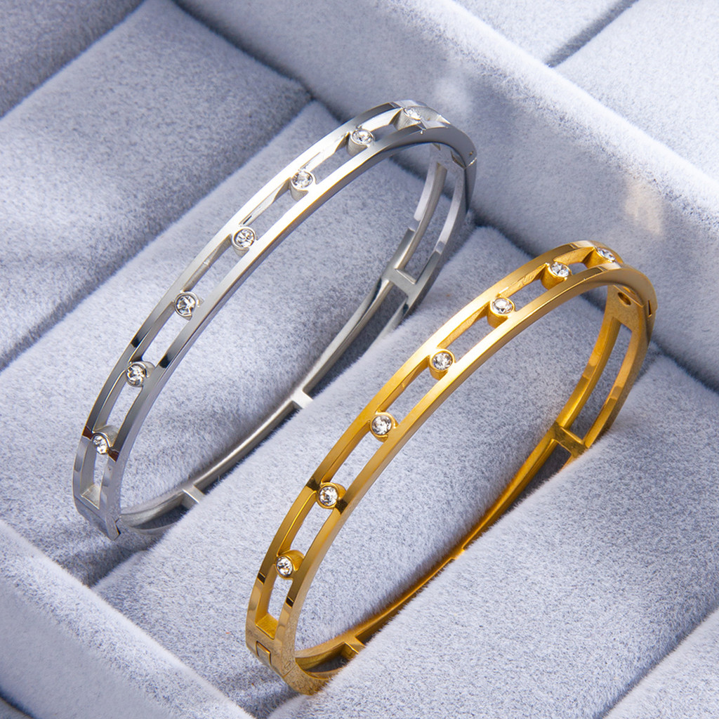 สร้อยข้อมือเพชรสังเคราะห์แบบเรียบง่าย 18K เคลือบทอง สำหรับสตรี อินเทรนด์และทนทานด้วยเหล็กไทเทเนียม